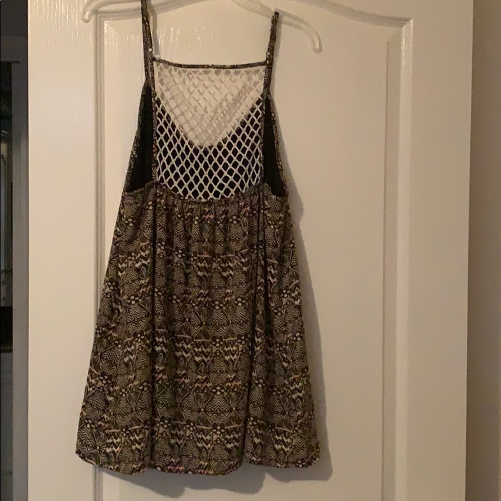 Tops - Picture 2 of 5